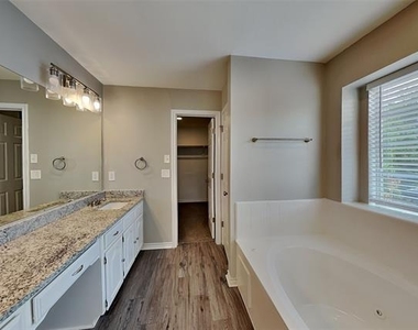 2129 Carrington Avenue - Photo Thumbnail 13