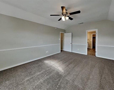 2129 Carrington Avenue - Photo Thumbnail 10