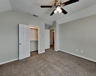 2129 Carrington Avenue - Photo Thumbnail 17