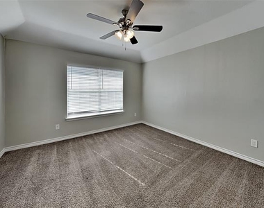 2129 Carrington Avenue - Photo Thumbnail 18