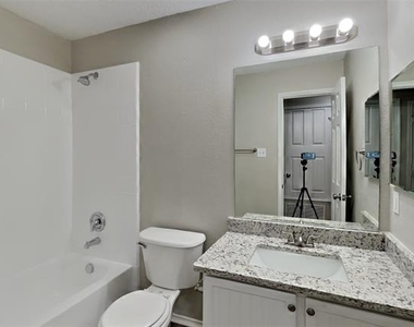 1022 Halifax Lane - Photo Thumbnail 15