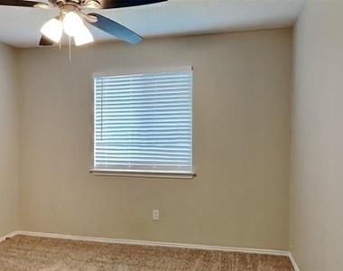 1022 Halifax Lane - Photo Thumbnail 12