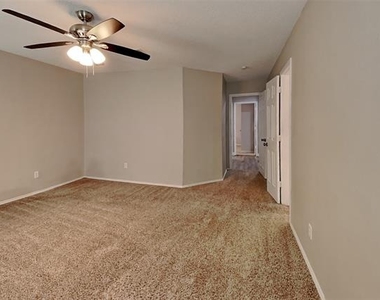 1022 Halifax Lane - Photo Thumbnail 7