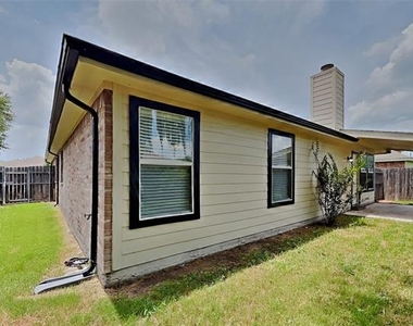 1022 Halifax Lane - Photo Thumbnail 16