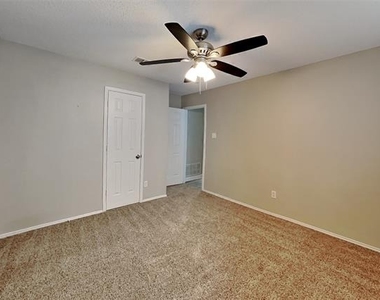 1022 Halifax Lane - Photo Thumbnail 13