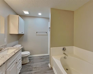 1022 Halifax Lane - Photo Thumbnail 9