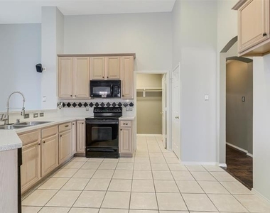 5653 Westwood Lane - Photo Thumbnail 11