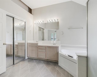 5653 Westwood Lane - Photo Thumbnail 23