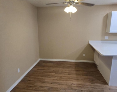 5128 W Surrey Avenue - Photo Thumbnail 12