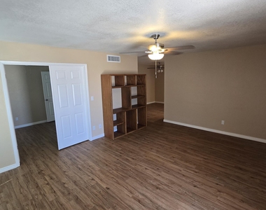5128 W Surrey Avenue - Photo Thumbnail 5