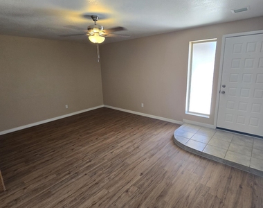 5128 W Surrey Avenue - Photo Thumbnail 7