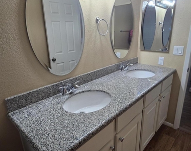 5128 W Surrey Avenue - Photo Thumbnail 2