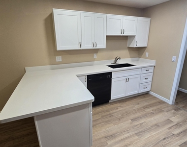5128 W Surrey Avenue - Photo Thumbnail 13