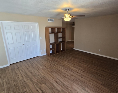 5128 W Surrey Avenue - Photo Thumbnail 4