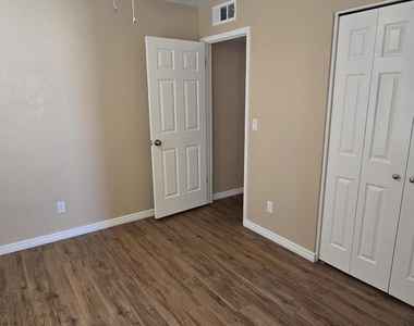 5128 W Surrey Avenue - Photo Thumbnail 21