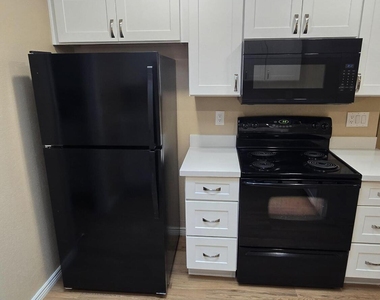 5128 W Surrey Avenue - Photo Thumbnail 16