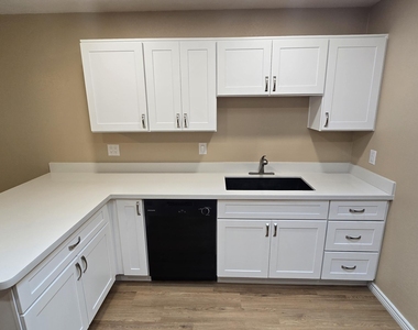 5128 W Surrey Avenue - Photo Thumbnail 14