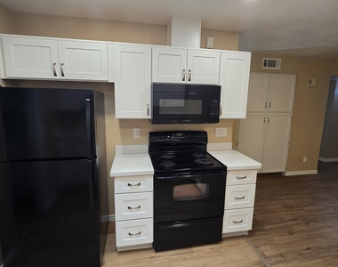 5128 W Surrey Avenue - Photo Thumbnail 15