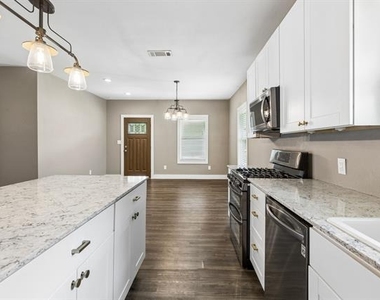 414 Main Street - Photo Thumbnail 4