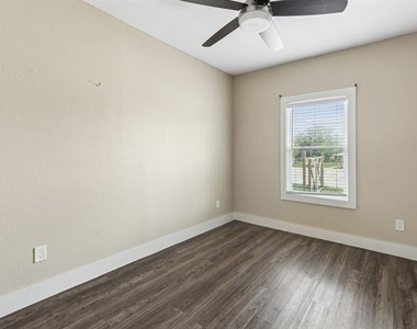 414 Main Street - Photo Thumbnail 10