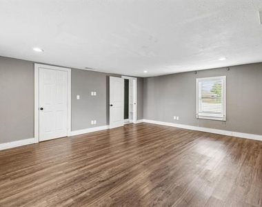 414 Main Street - Photo Thumbnail 12