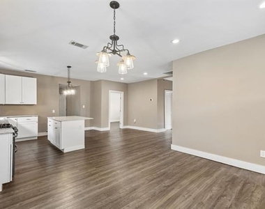 414 Main Street - Photo Thumbnail 6