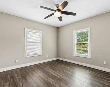 414 Main Street - Photo Thumbnail 7