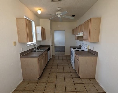 6367 Stonewater Bend Trail - Photo Thumbnail 4