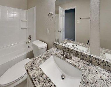 1008 Conner Court - Photo Thumbnail 9