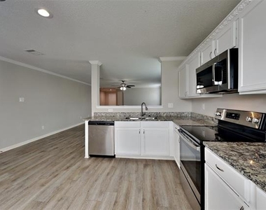 1008 Conner Court - Photo Thumbnail 5