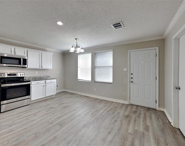 1008 Conner Court - Photo Thumbnail 4