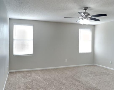 1008 Conner Court - Photo Thumbnail 8