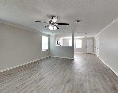 1008 Conner Court - Photo Thumbnail 3