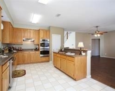 5800 Charleston Drive - Photo Thumbnail 6