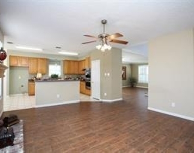 5800 Charleston Drive - Photo Thumbnail 12