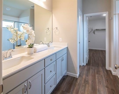 4718 Buttonbush Dr - Photo Thumbnail 9