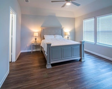 4718 Buttonbush Dr - Photo Thumbnail 5