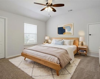812 Woodview Court - Photo Thumbnail 20