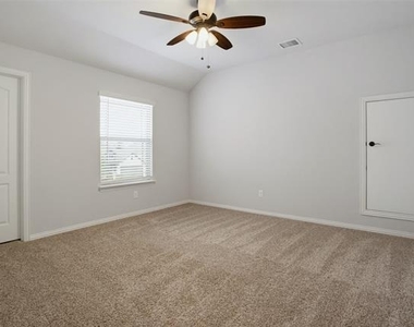 812 Woodview Court - Photo Thumbnail 21