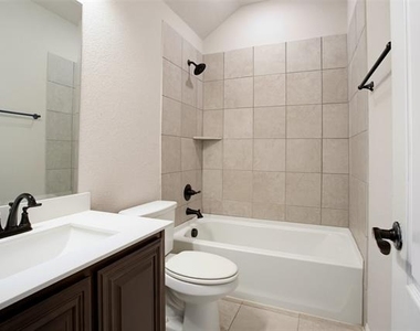 812 Woodview Court - Photo Thumbnail 27