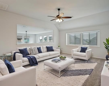 812 Woodview Court - Photo Thumbnail 13