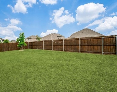 812 Woodview Court - Photo Thumbnail 11