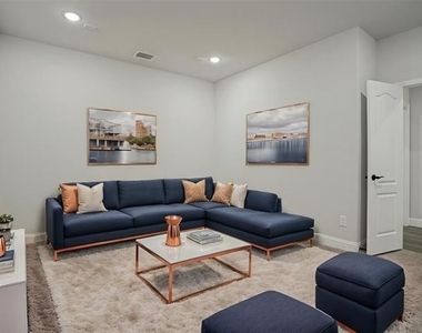 812 Woodview Court - Photo Thumbnail 15