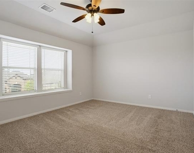 812 Woodview Court - Photo Thumbnail 24