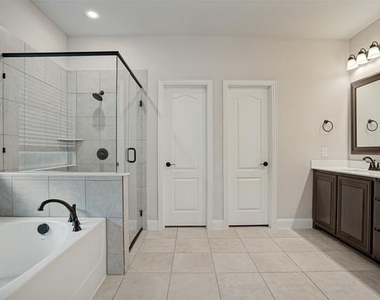 812 Woodview Court - Photo Thumbnail 10
