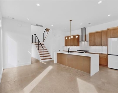 5308 Terry Street - Photo Thumbnail 3