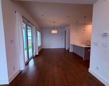 2232 Scenic Bluff Drive - Photo Thumbnail 8