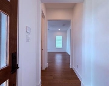 2232 Scenic Bluff Drive - Photo Thumbnail 5