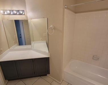 6320 W Shaw Butte Drive - Photo Thumbnail 9