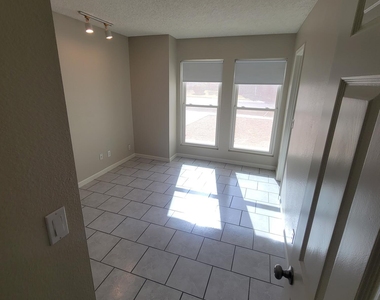 6320 W Shaw Butte Drive - Photo Thumbnail 6